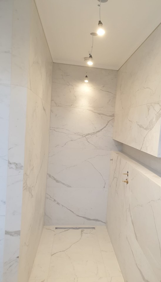 Calacatta marble wet room by AG Signature Renovation